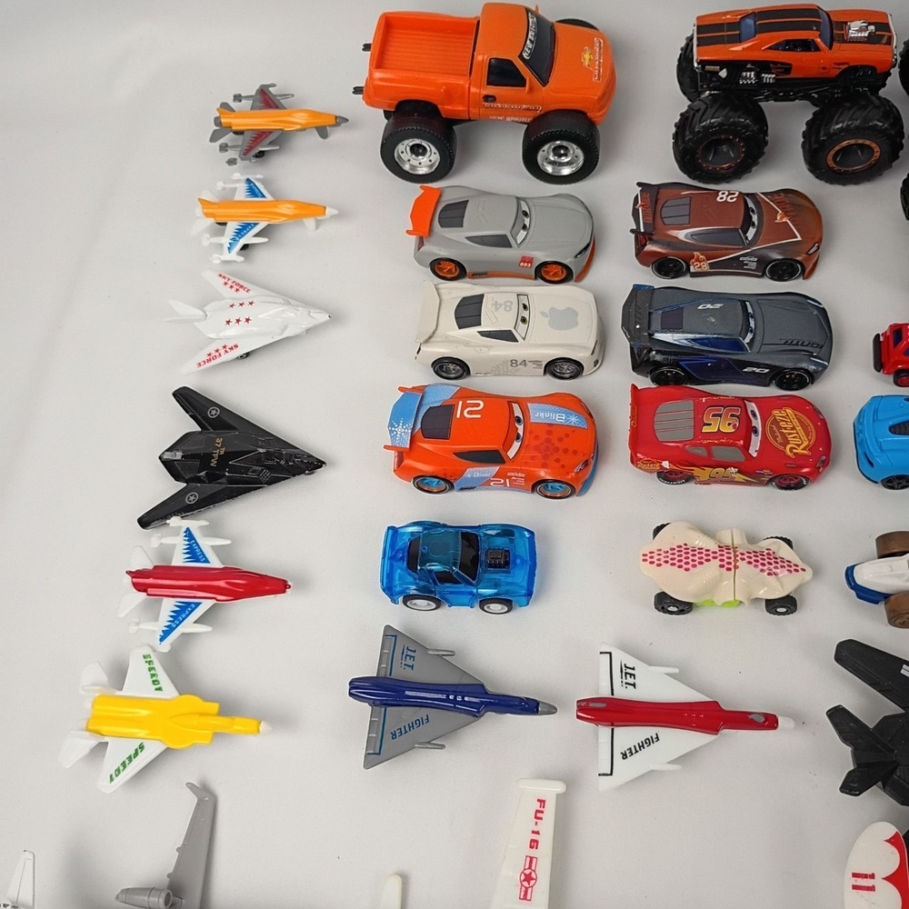 Mixed Lot of 45 Toy Cars, Trucks, Planes, Jets and Helicopters: Hotwheels, Other - Picture 8 of 8